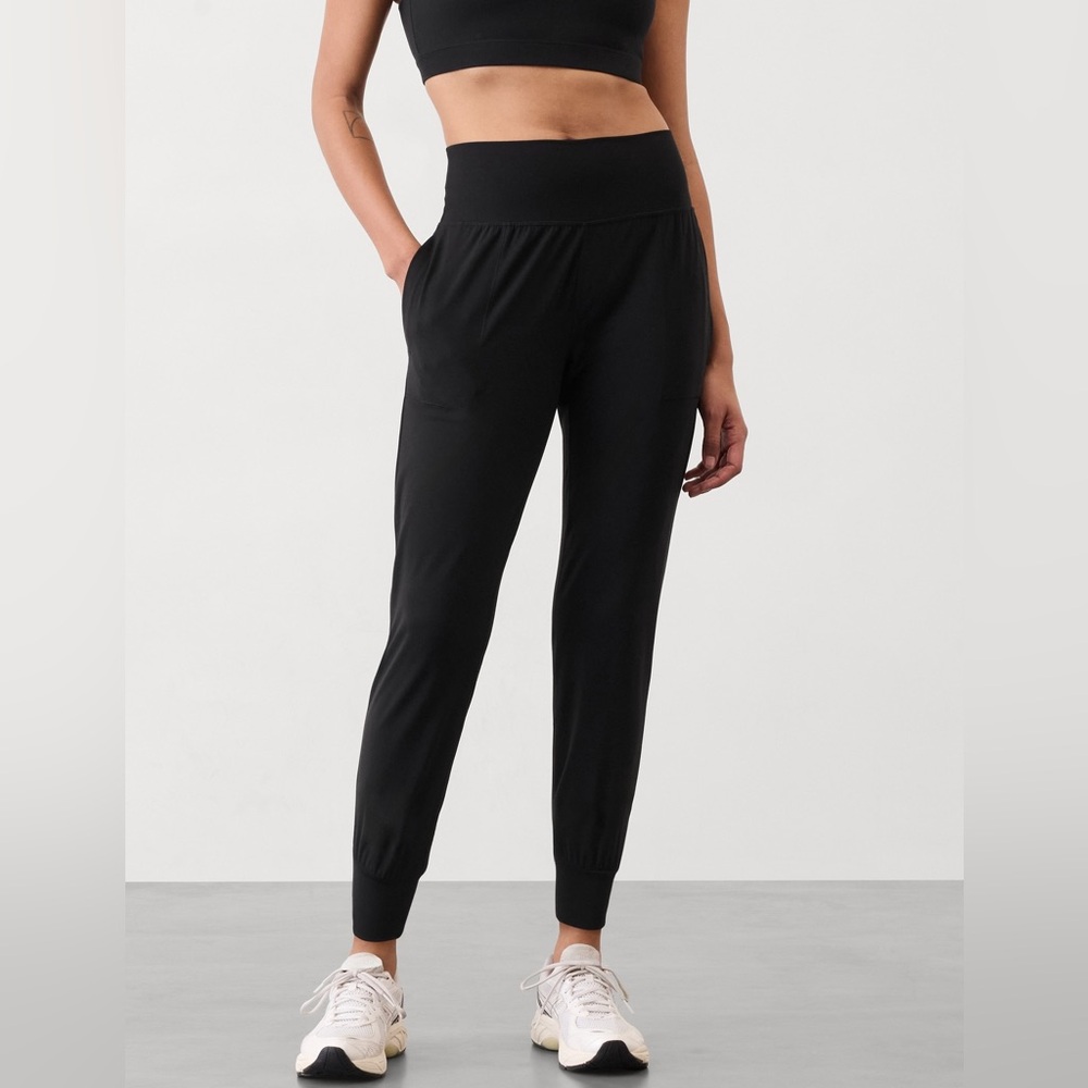Athleta Salutation High-Rise Jogger – Size Small 🖤✨